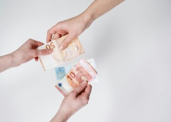 Sete formas de ganhar dinheiro extra em 2025 sem sair de casa