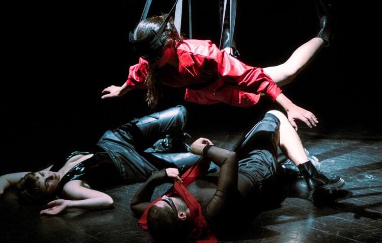 Sexo e morte inspiram experiência um a um entre artista e espectador