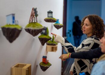 Exposições: Entre Espaços