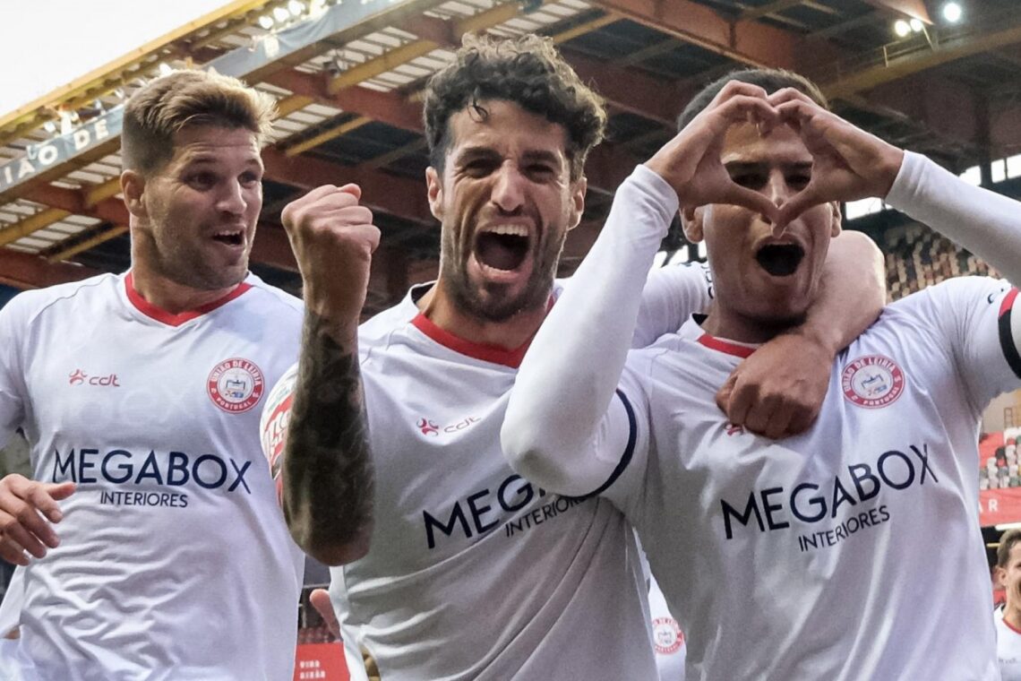 União de Leiria goleia e Muñoz iguala melhor marcador da II Liga