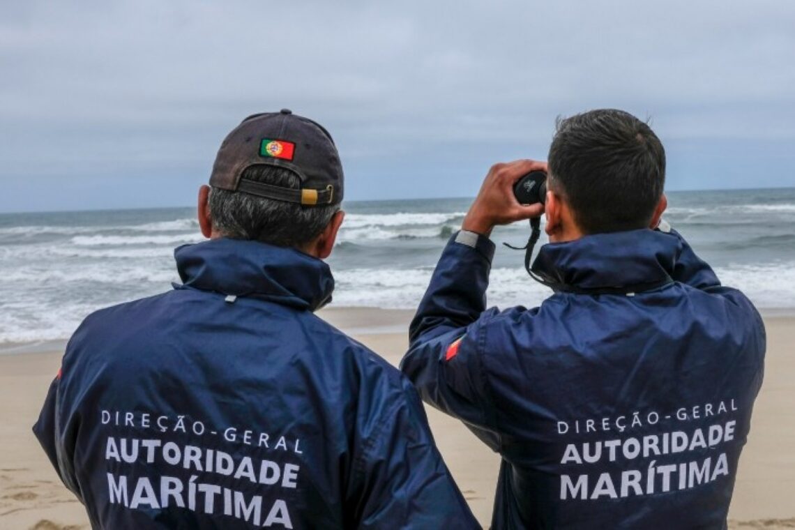 Autoridade Marítima mantém navio patrulha durante a noite na Praia do Pedrógão