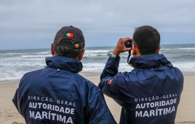 Autoridade Marítima mantém navio patrulha durante a noite na Praia do Pedrógão