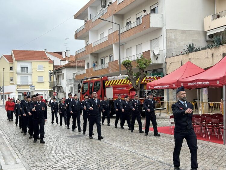 Bombeiros de Porto de Mós festejam 75 anos com cinco novas viaturas