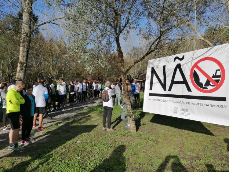 Movimento Cívico tenta fazer a diferença na Barosa com acções em prol da comunidade