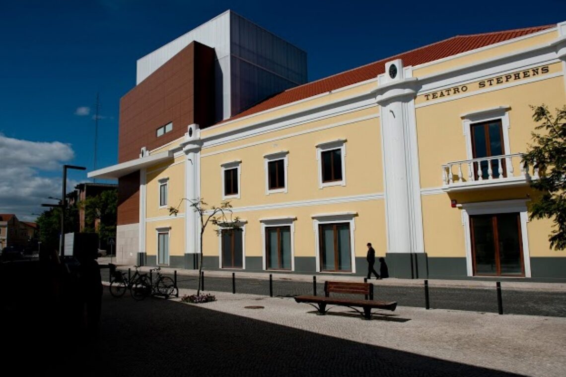 Espectáculo comunitário “Colmeia” apresenta-se no Teatro Stephens