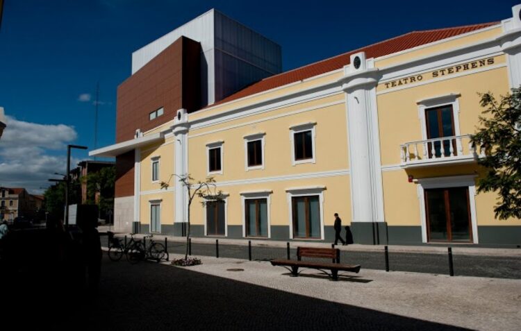 Espectáculo comunitário “Colmeia” apresenta-se no Teatro Stephens