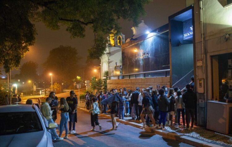 Seguranças condenados a penas suspensas, por agressão