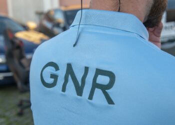 Homem bateu e ameaçou mulher de morte em Peniche e ficou em prisão preventiva