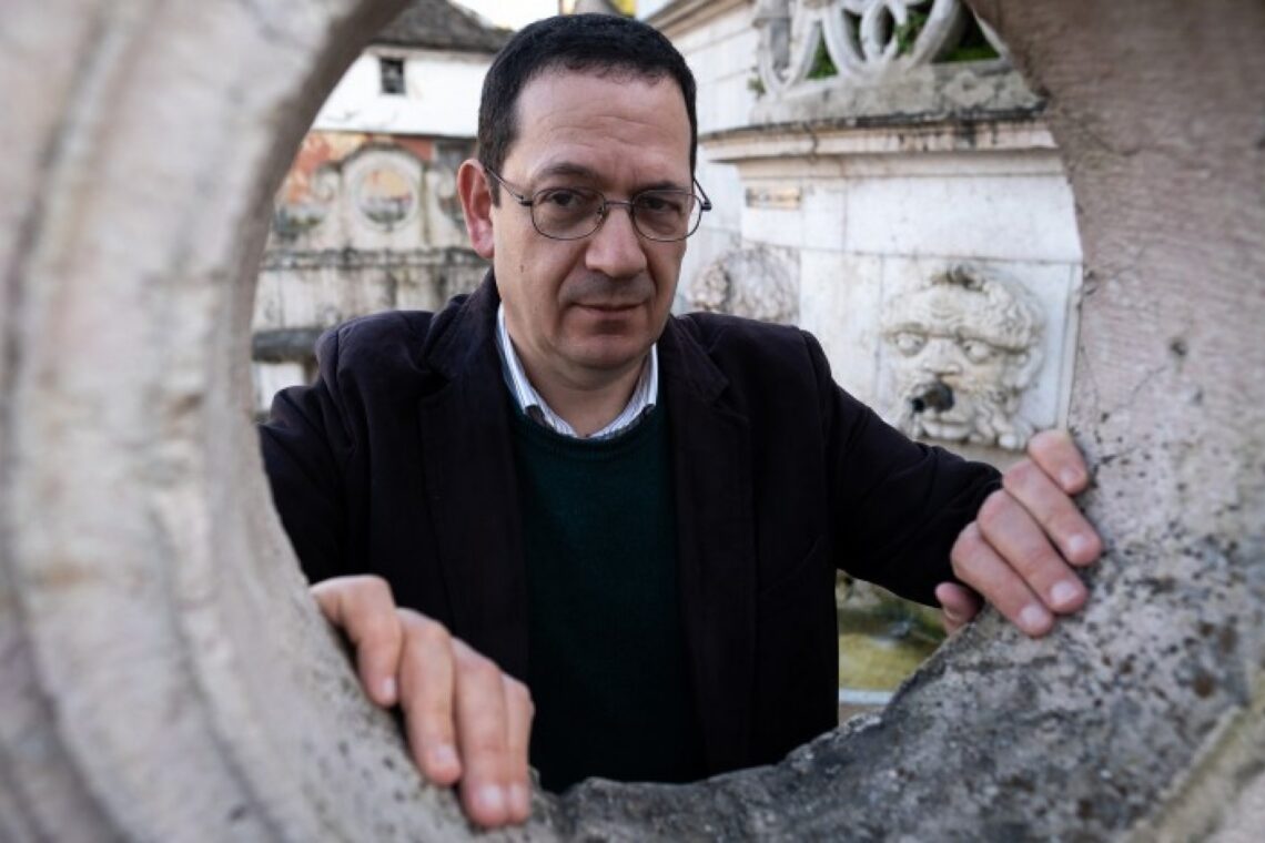 Entre pó e pedra, os detectives da história perdida