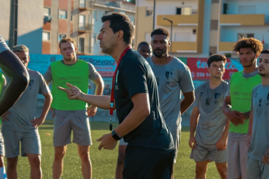Pedro Solá abandona comando técnico do SC Pombal