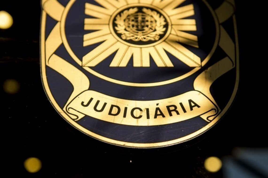 Mulher ferida com fragmentos de munições de caçadeira por alegada dívida do filho em Pataias