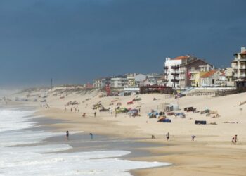 Buscas por crianças desaparecidas na praia do Pedrógão passam a ser feitas por patrulhas