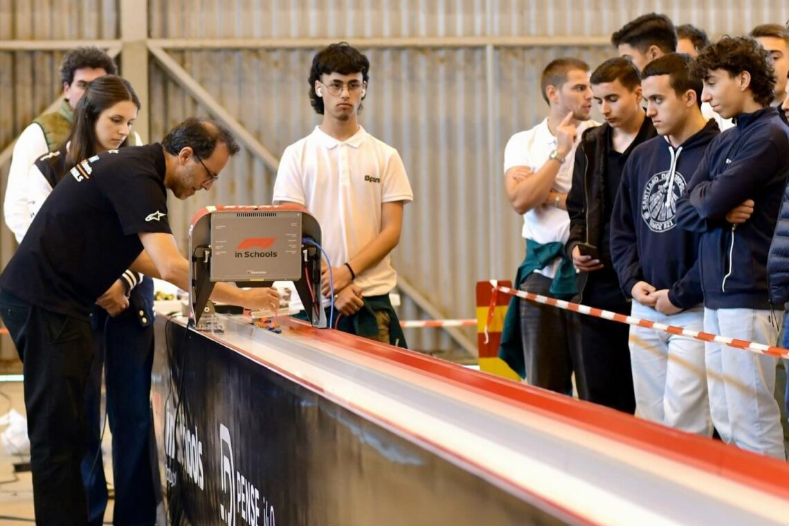 Pavilhão dos Pousos recebe final regional do STEM Racing
