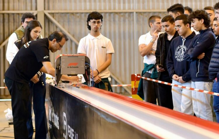 Pavilhão dos Pousos recebe final regional do STEM Racing