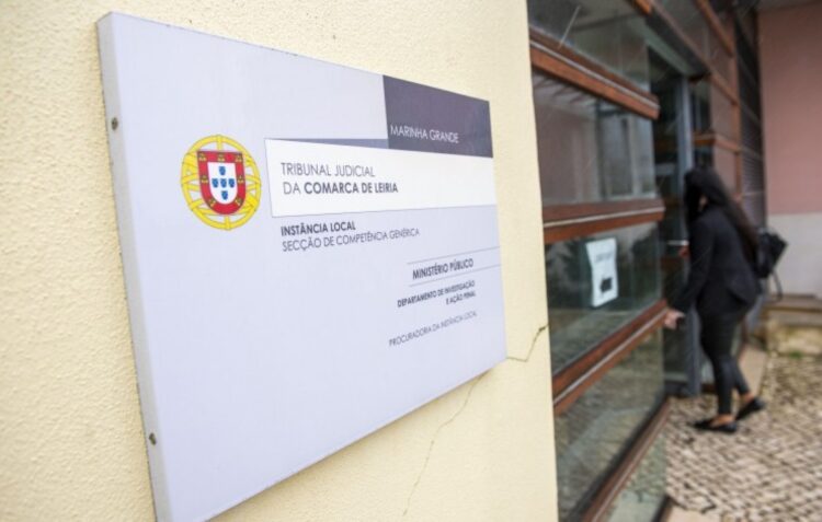 Ama condenada por maus-tratos a pena suspensa de 2 anos na Marinha Grande