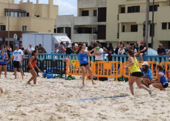 Circuito regional de andebol de praia arranca na Praia da Vieira