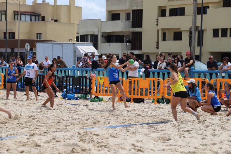 Circuito regional de andebol de praia arranca na Praia da Vieira
