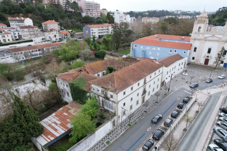 Abandonado há 30 anos, antigo Seminário de Leiria continua sem solução à vista