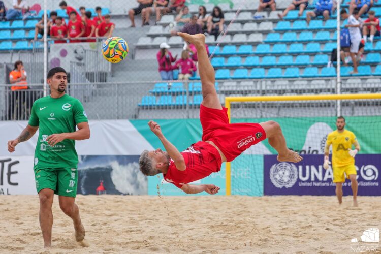 Torneios levam à Nazaré os melhores clubes de futebol de praia