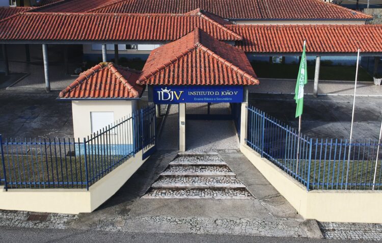 Instituto D. João V – Louriçal: Educar com Valores, Formar com Excelência