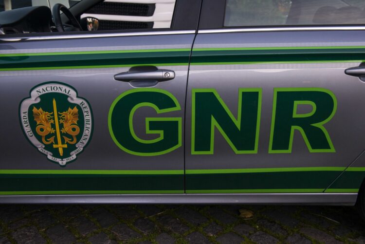 GNR de Caldas da Rainha faz cinco detidos por furtos em cemitérios