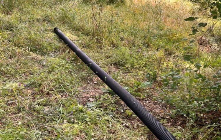 Condomínio habitacional envia fossa sem tratamento para o solo em Alcobaça