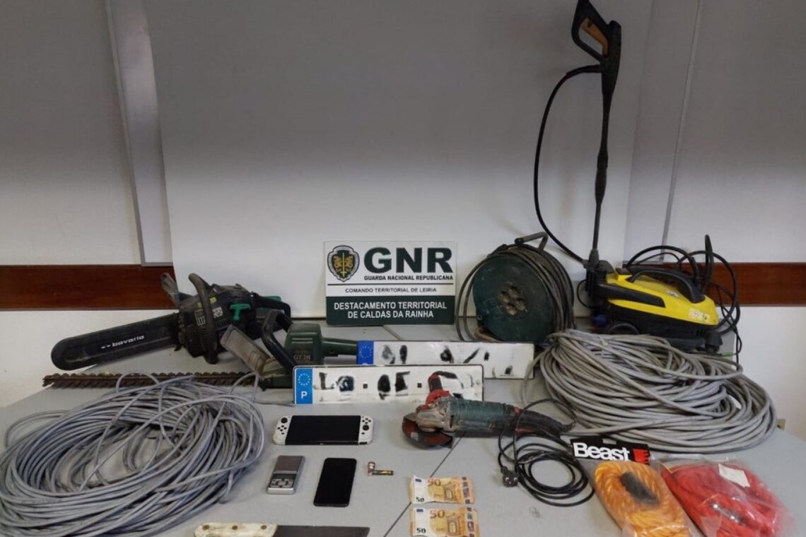 Circulava com chapas de matrícula falsas e foi detido pela GNR em Caldas da Rainha