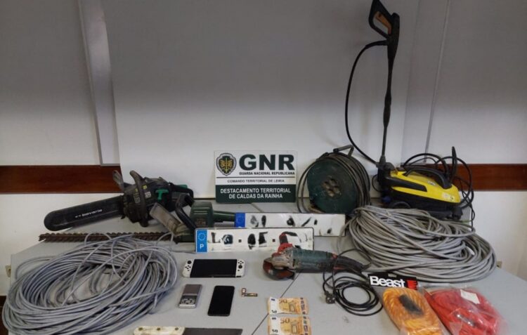 Circulava com chapas de matrícula falsas e foi detido pela GNR em Caldas da Rainha