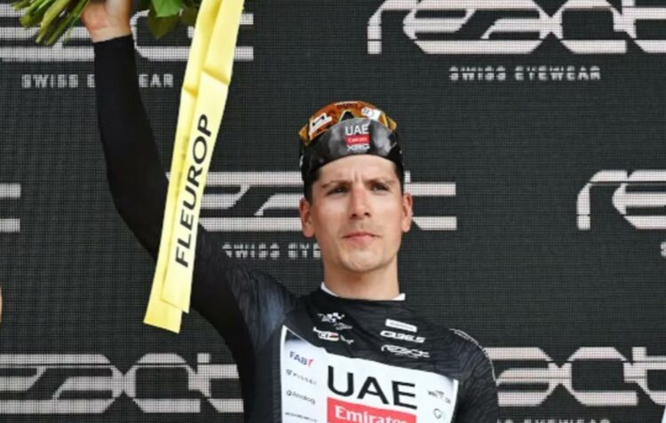João Almeida vence cronoescalada e conquista vitória na Volta à Suíça