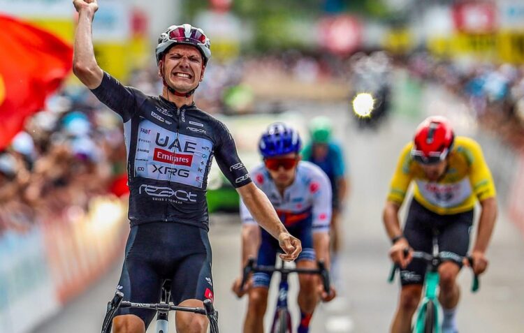 João Almeida vence etapa e sobe a segundo na Volta à Suíça a 33 segundos do líder