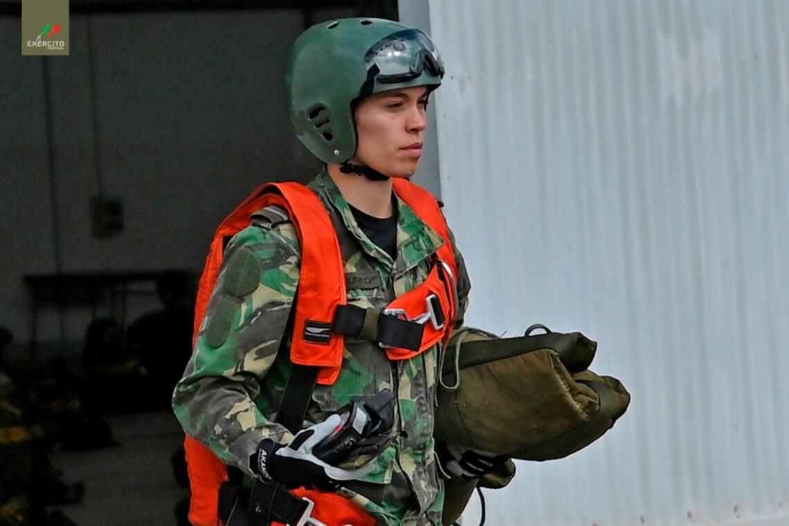 Paraquedismo de Leiria faz história no Exército Português