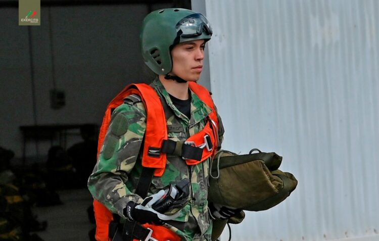 Paraquedismo de Leiria faz história no Exército Português