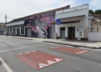 Instalação de almofadas redutoras de velocidade em Leiria para reforçar segurança rodoviária