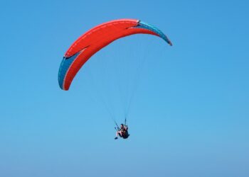 Queda de parapente causa ferido grave