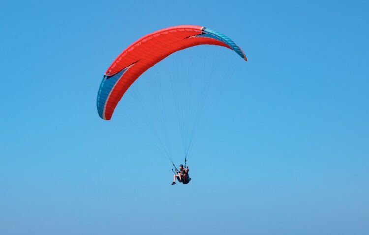 Queda de parapente causa ferido grave