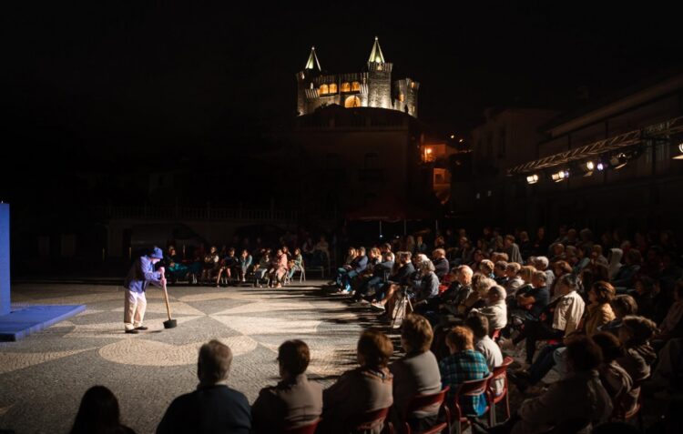 Sete grupos no festival de teatro de rua de Porto de Mós