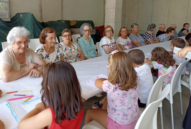 Projecto Abraço de Ouro atenua solidão de idosos em Porto de Mós