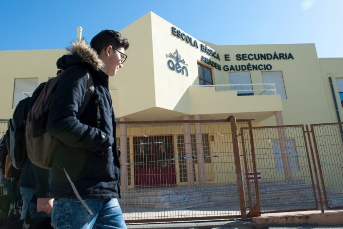 Nazaré reclama intervenção na Escola Amadeu Gaudêncio