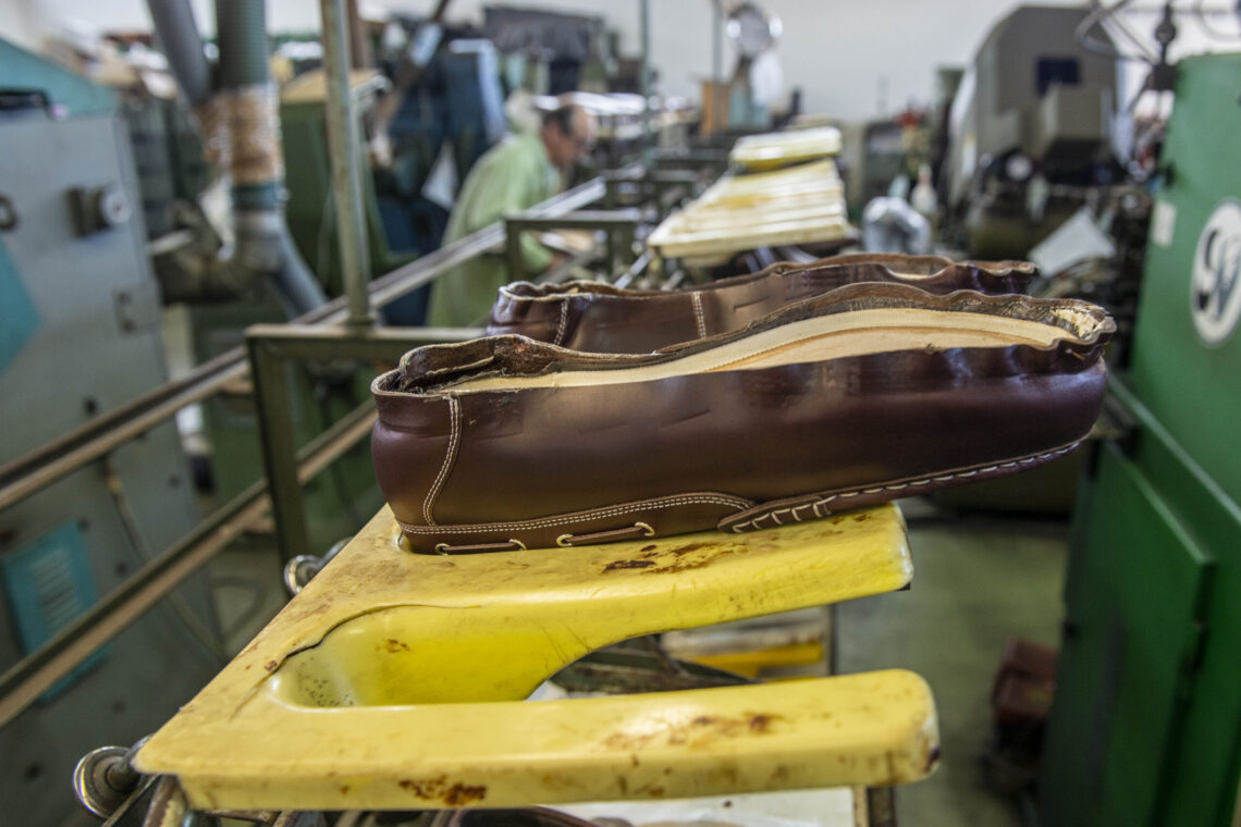 Empresário do calçado lamenta regras pouco claras na compra de botas militares