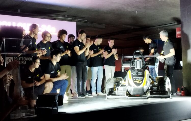 Carro TEK-26e apresentado por equipa de Formula Student do IPLeiria