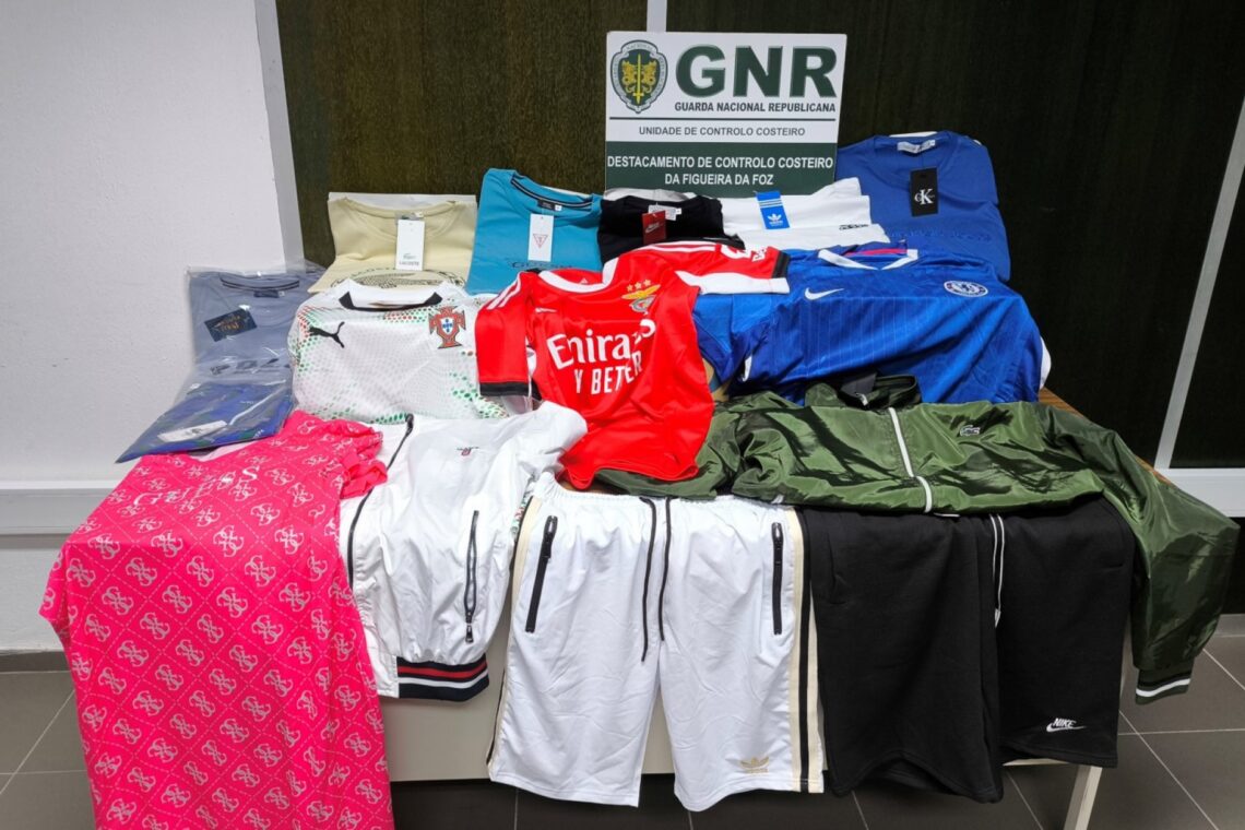 GNR apreende centenas de peças de roupa contrafeitas na Nazaré