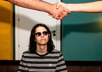 Vocalista dos Wheels lança novo álbum a solo