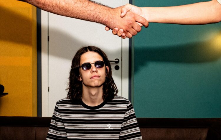 Vocalista dos Wheels lança novo álbum a solo