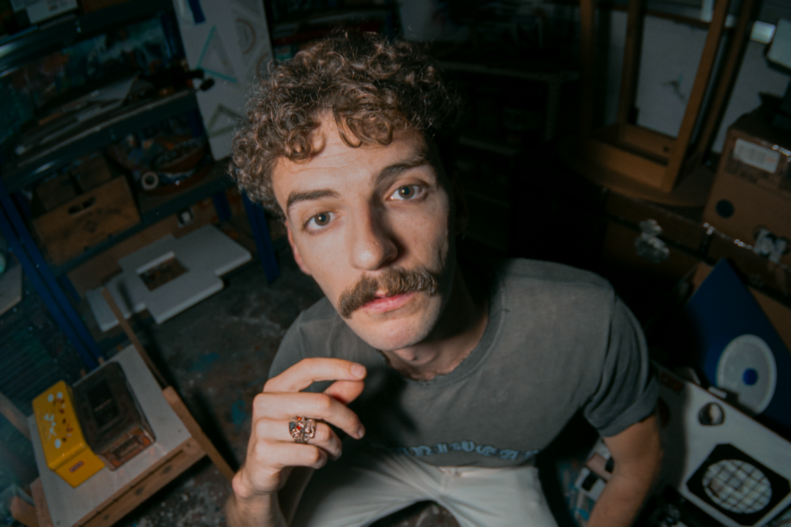 Mr. Gallini. Se já ninguém vai mudar o mundo, pelo menos a música pode salvar-nos a todos