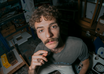 Mr. Gallini. Se já ninguém vai mudar o mundo, pelo menos a música pode salvar-nos a todos