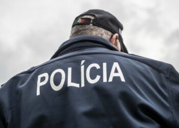 Homem de 49 anos detido em flagrante após tentar asfixiar a mulher