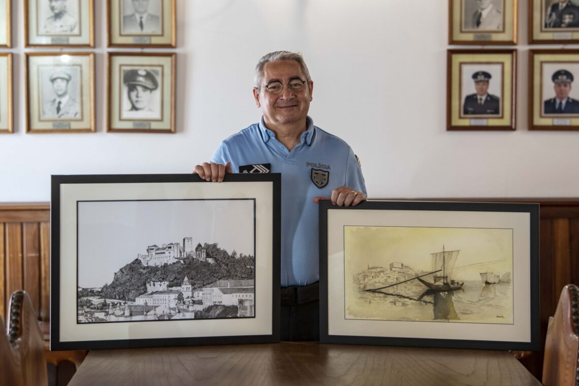 Agente da PSP e pintor autodidacta. Liberdade da arte ajuda-o no dia a dia