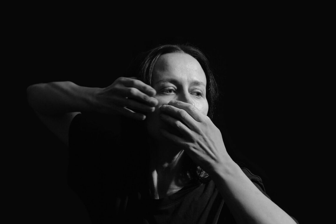 Extramuralhas. Música aberta ao mundo e uma mensagem política que recusa o silêncio neutro