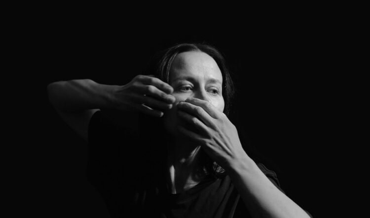 Extramuralhas. Música aberta ao mundo e uma mensagem política que recusa o silêncio neutro