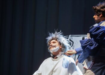 Ópera no Mosteiro da Batalha com O Barbeiro de Einstein